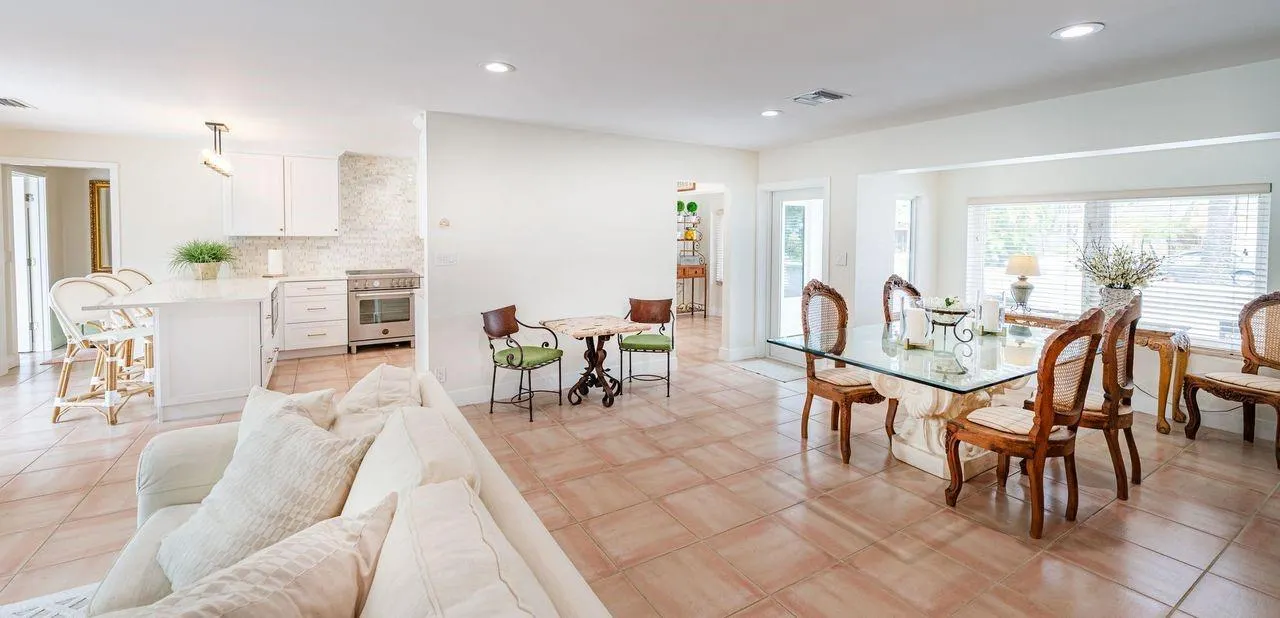 242 Algiers Ave