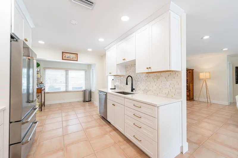 242 Algiers Ave