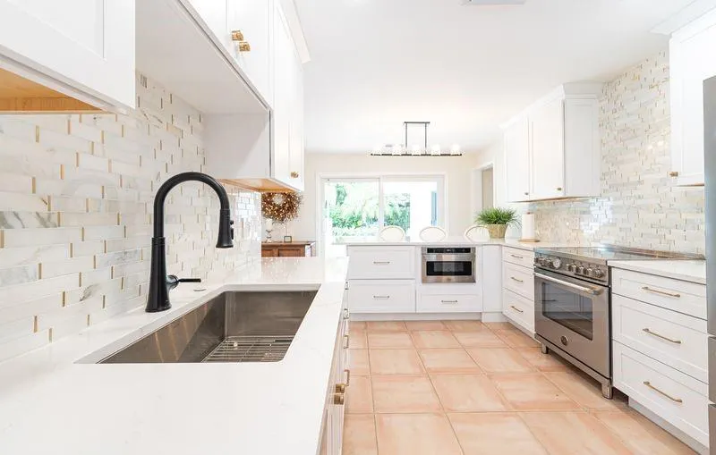 242 Algiers Ave