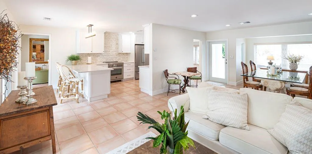 242 Algiers Ave