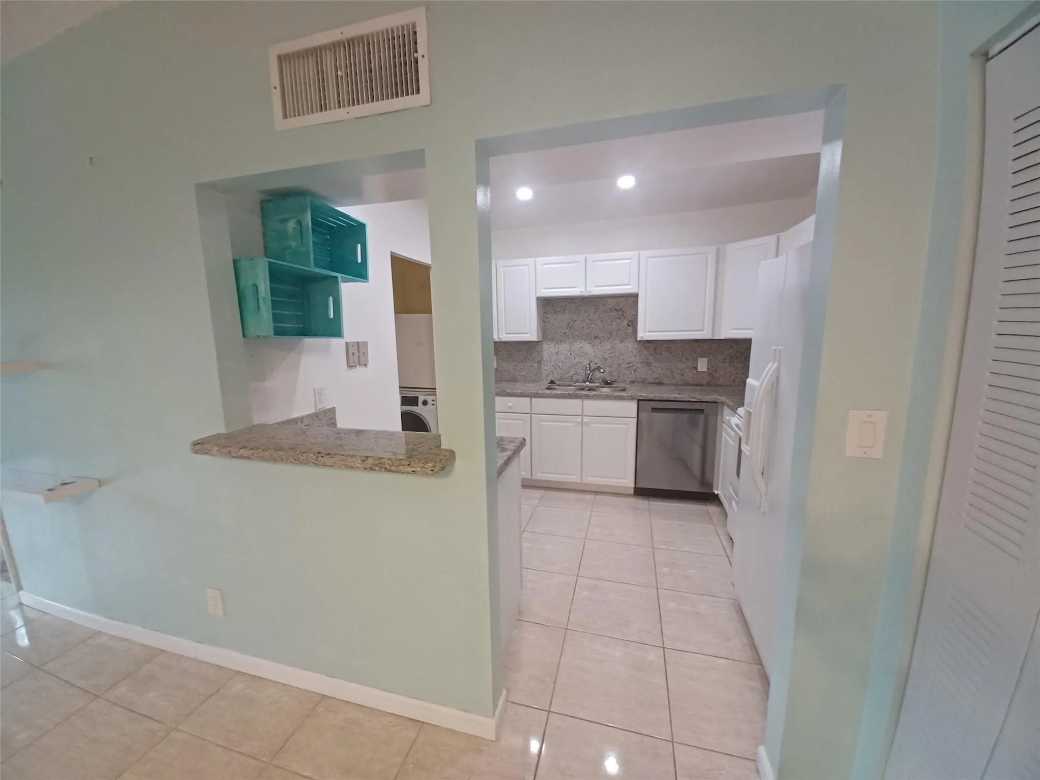 301 N Pine Island Rd, #216