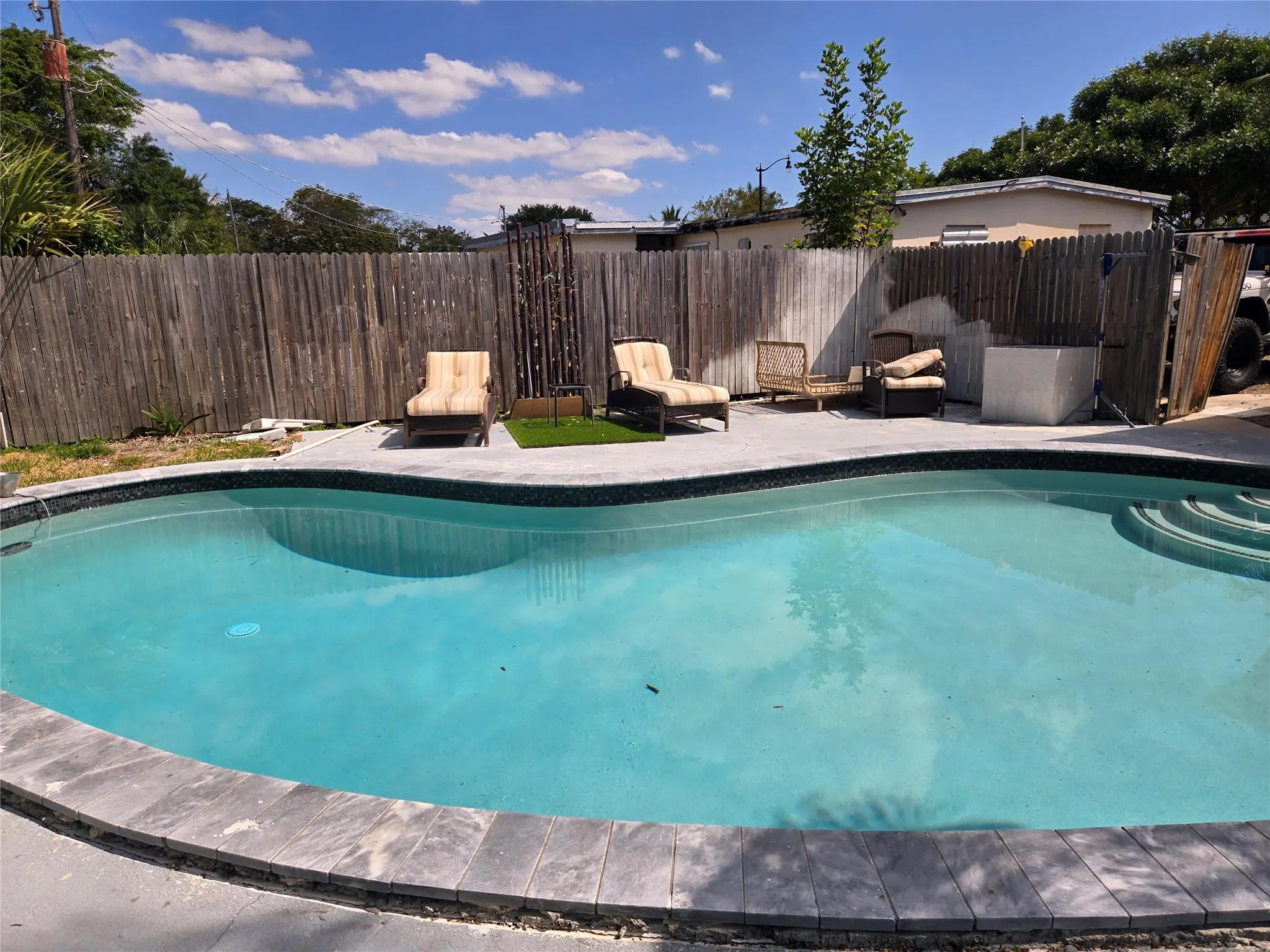 5241 NE 15th Ter
