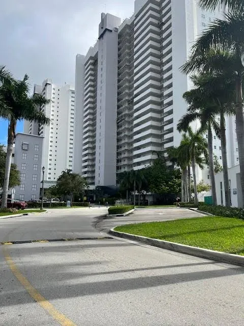 14951 Royal Oaks Ln, #808