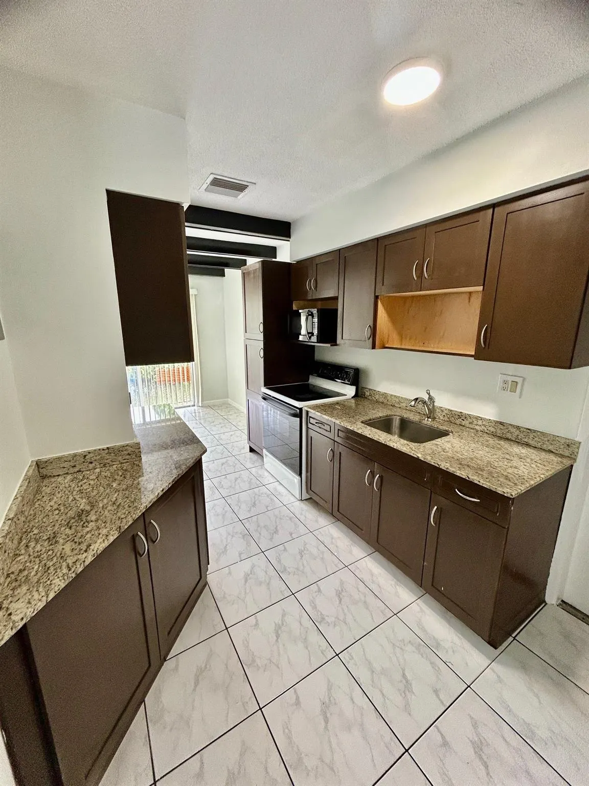 1401 NE 57th Pl, #11
