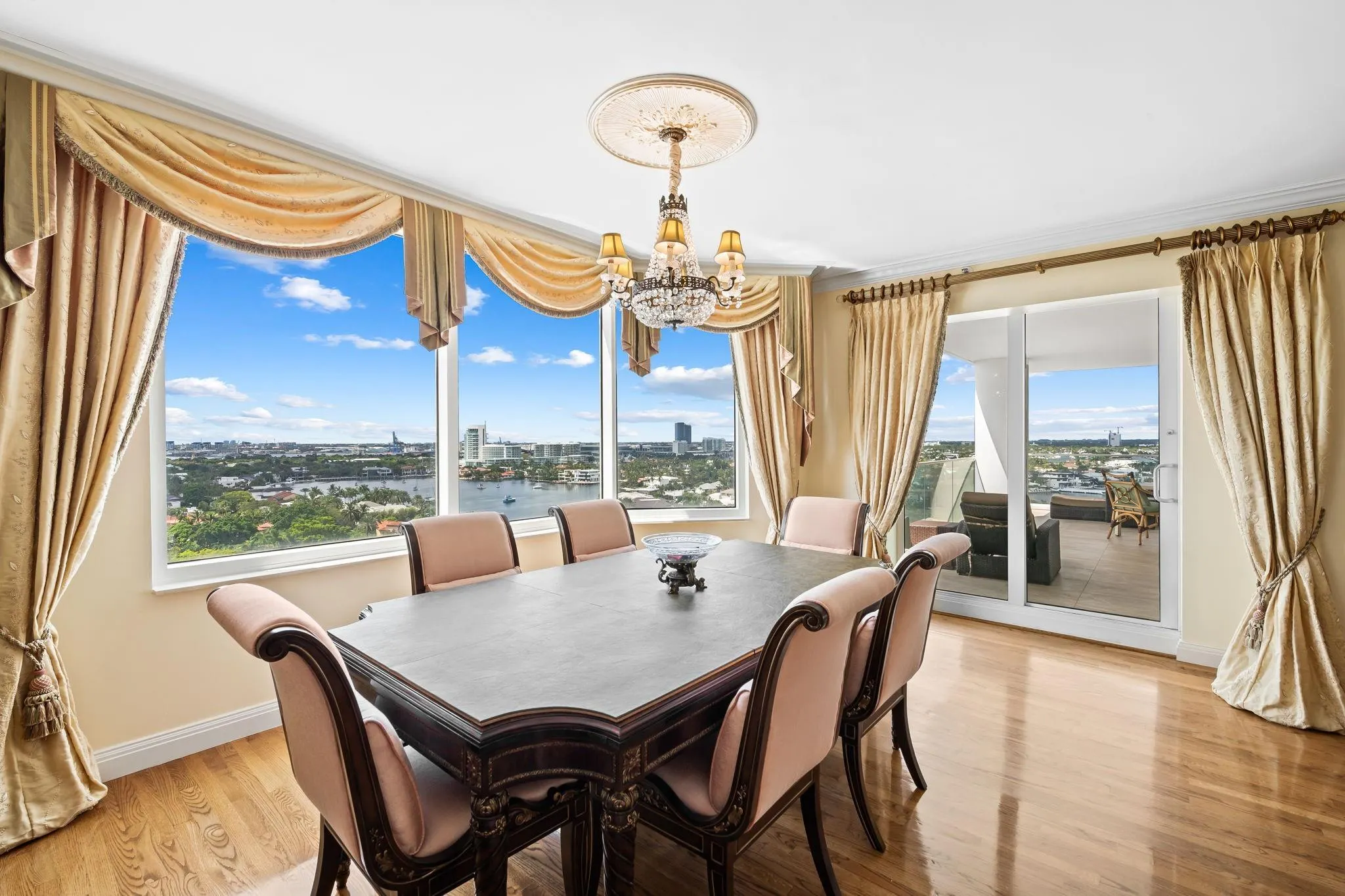 3055 Harbor Dr, #1603