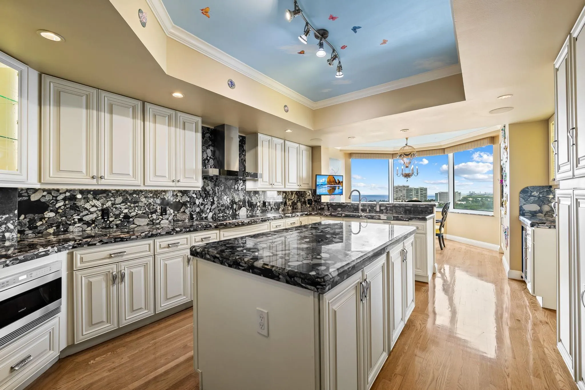 3055 Harbor Dr, #1603
