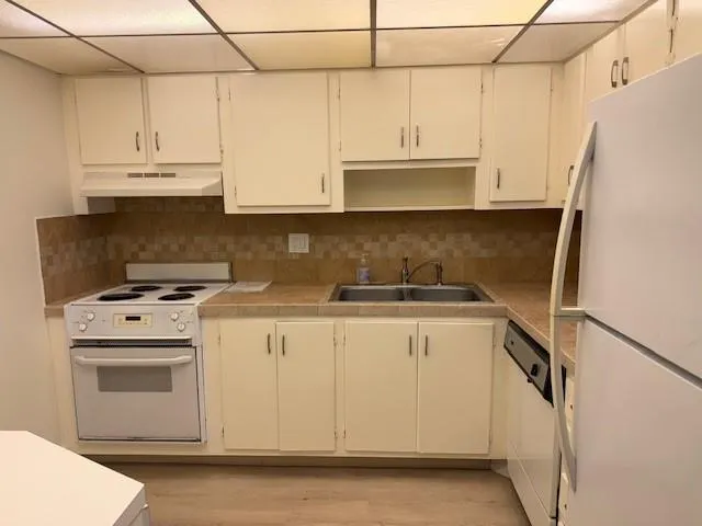 2320 S Cypress Bend Dr, #201