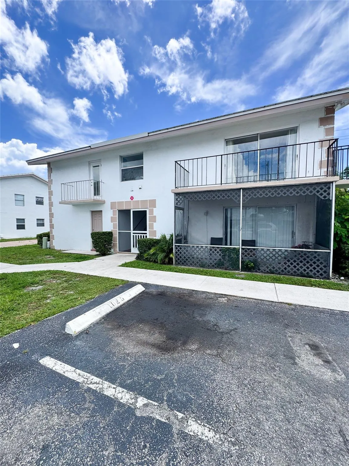 104 SE 10th St
