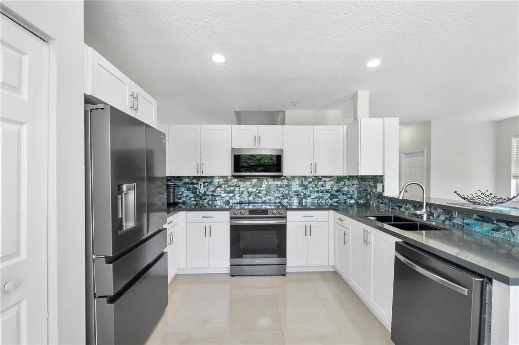 5228 NW 112th Ter
