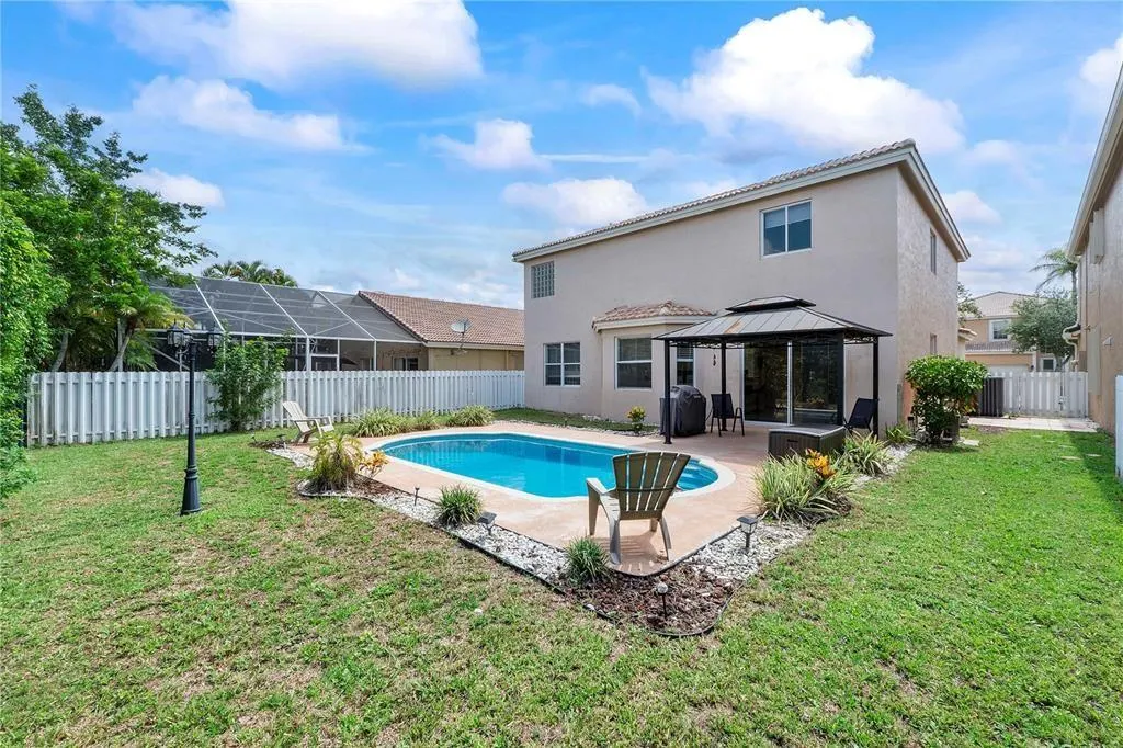 5228 NW 112th Ter