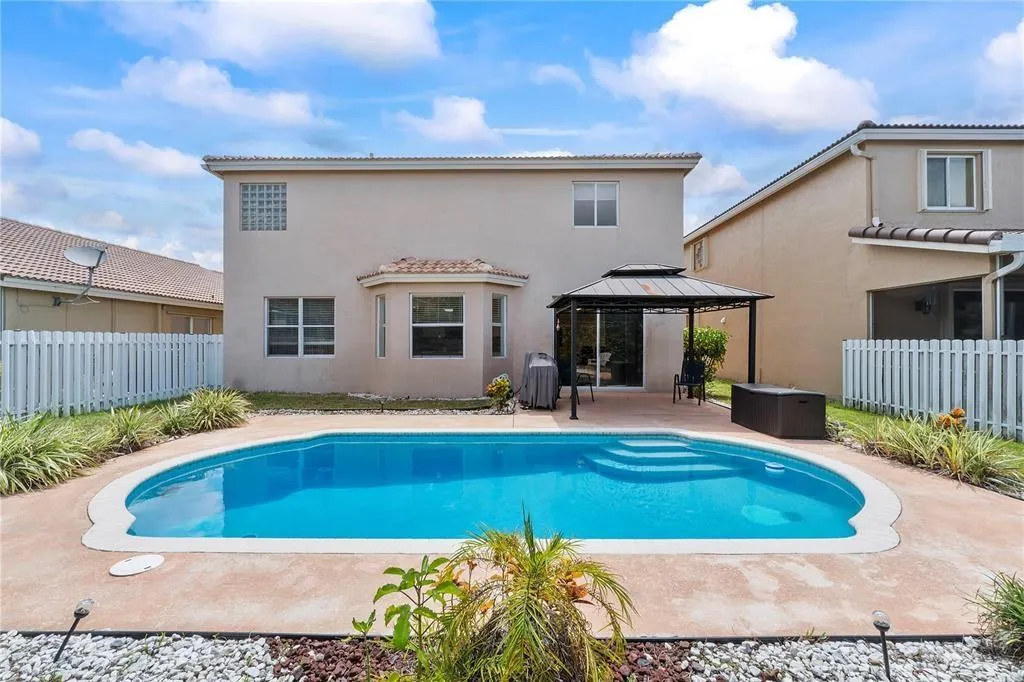 5228 NW 112th Ter