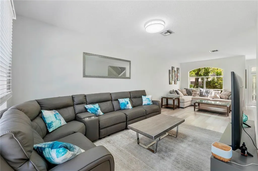 5228 NW 112th Ter