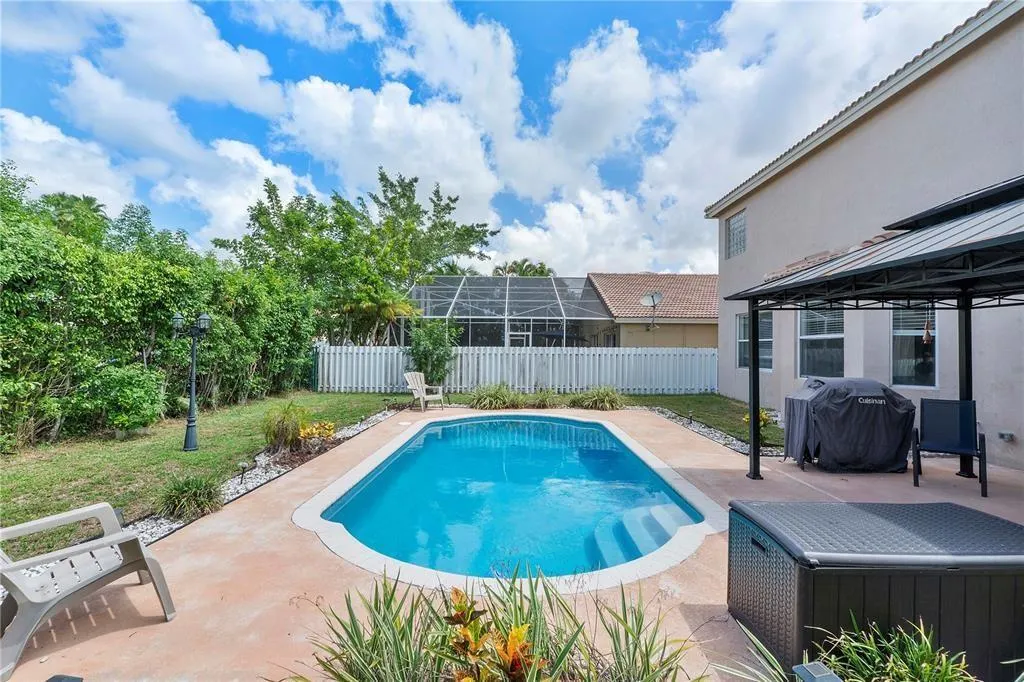 5228 NW 112th Ter