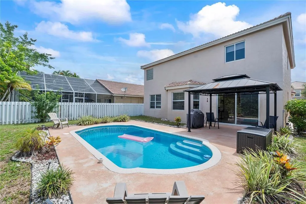 5228 NW 112th Ter