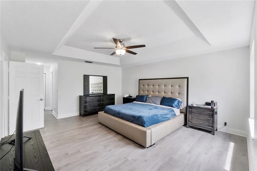 5228 NW 112th Ter