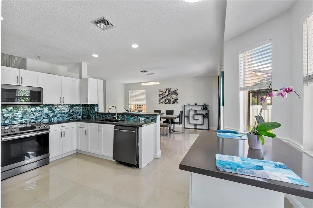 5228 NW 112th Ter