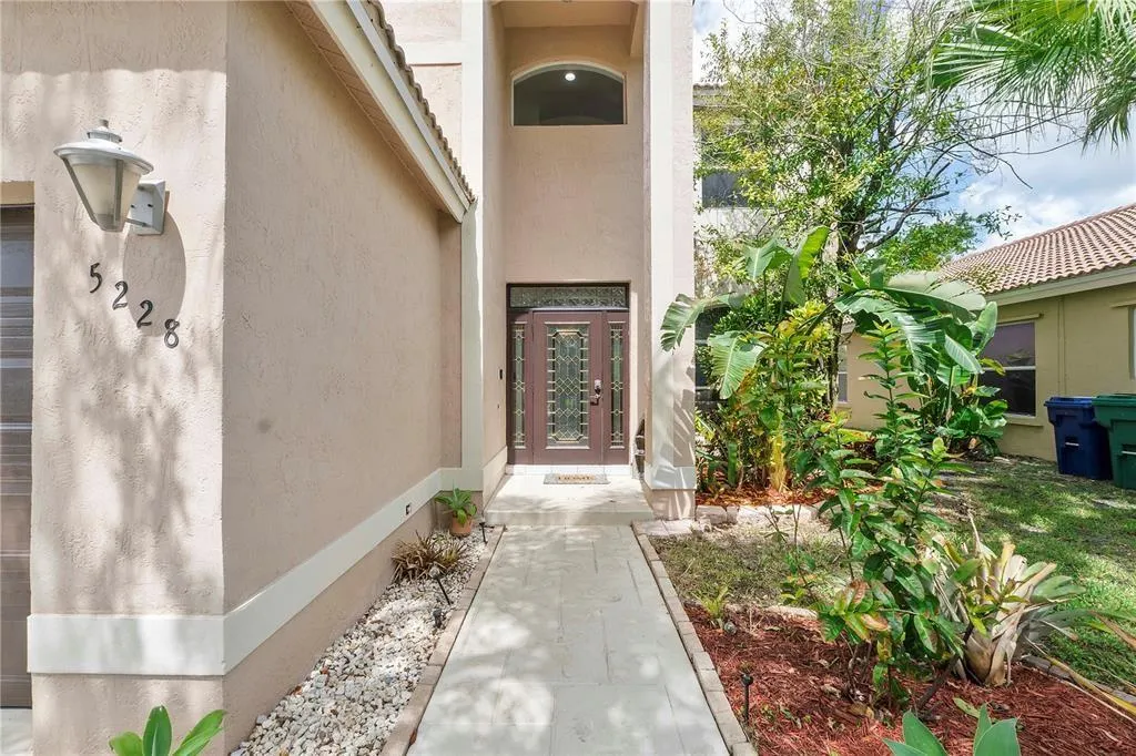 5228 NW 112th Ter