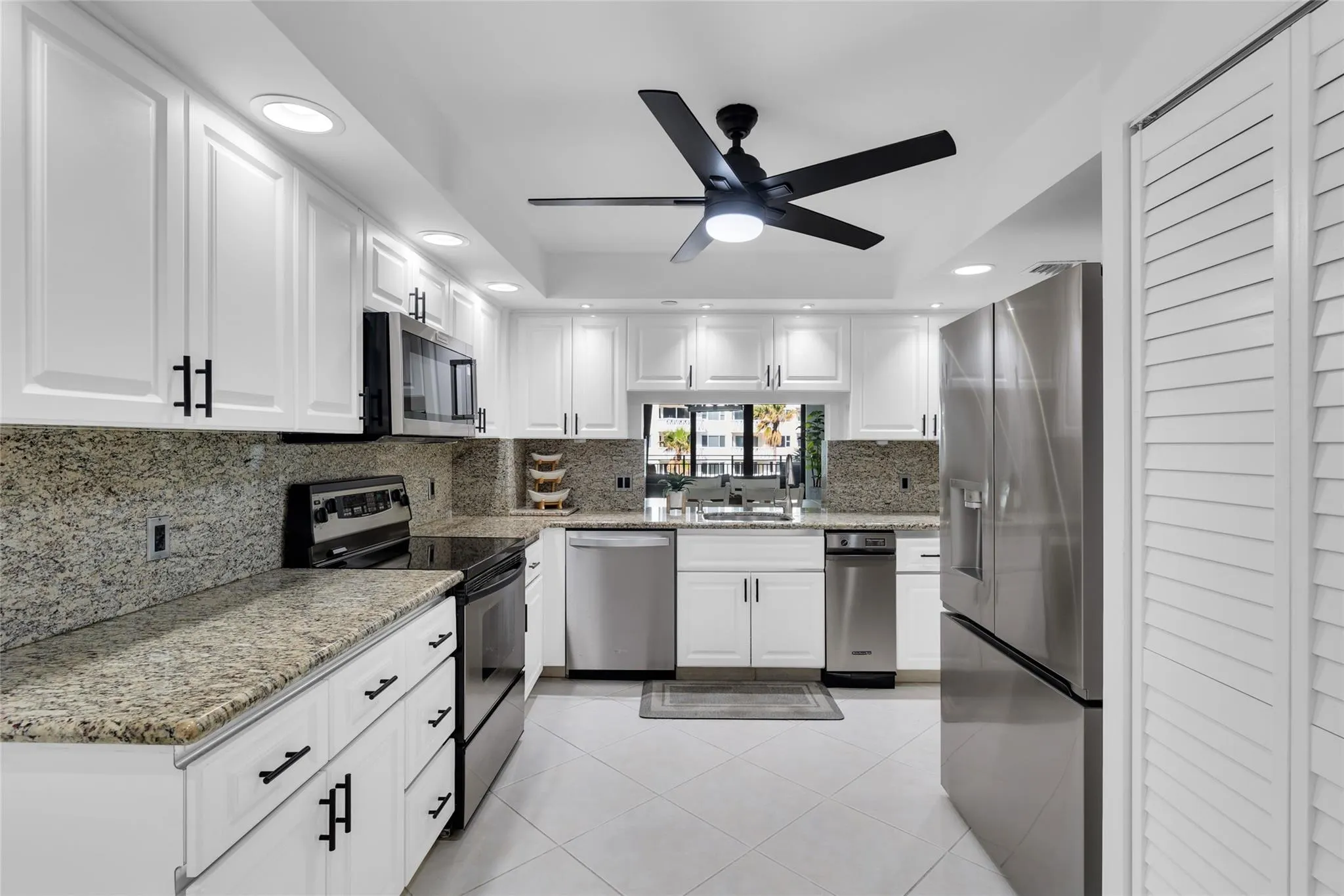 1167 Hillsboro Mile, #306