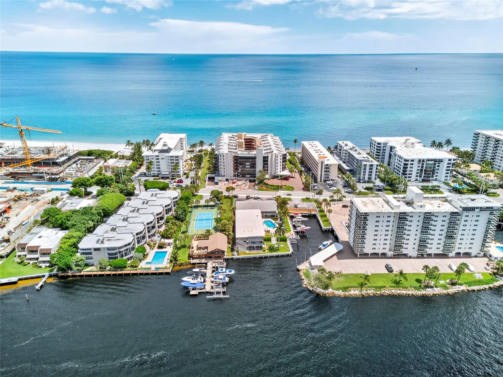1167 Hillsboro Mile, #306