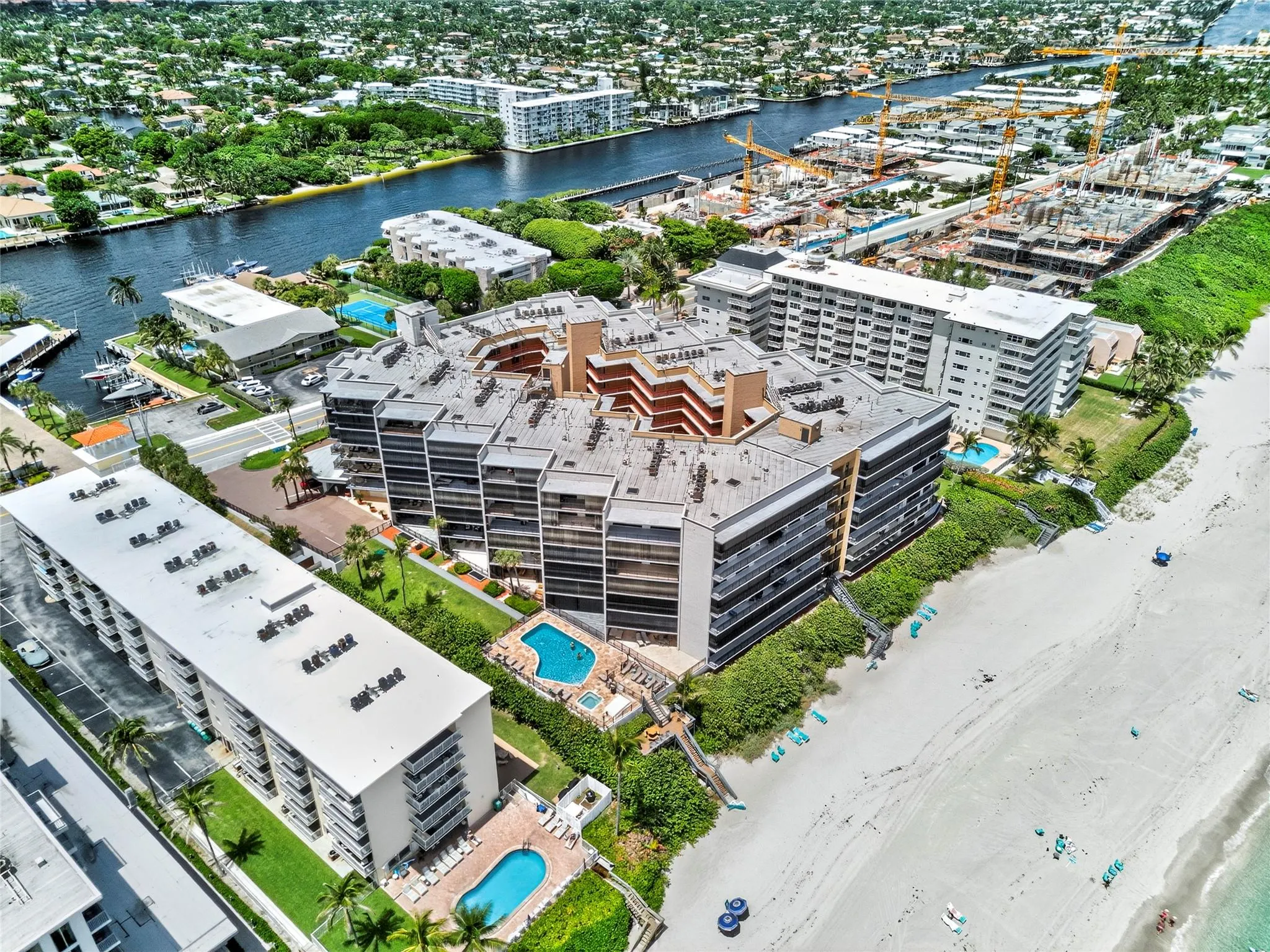 1167 Hillsboro Mile, #306