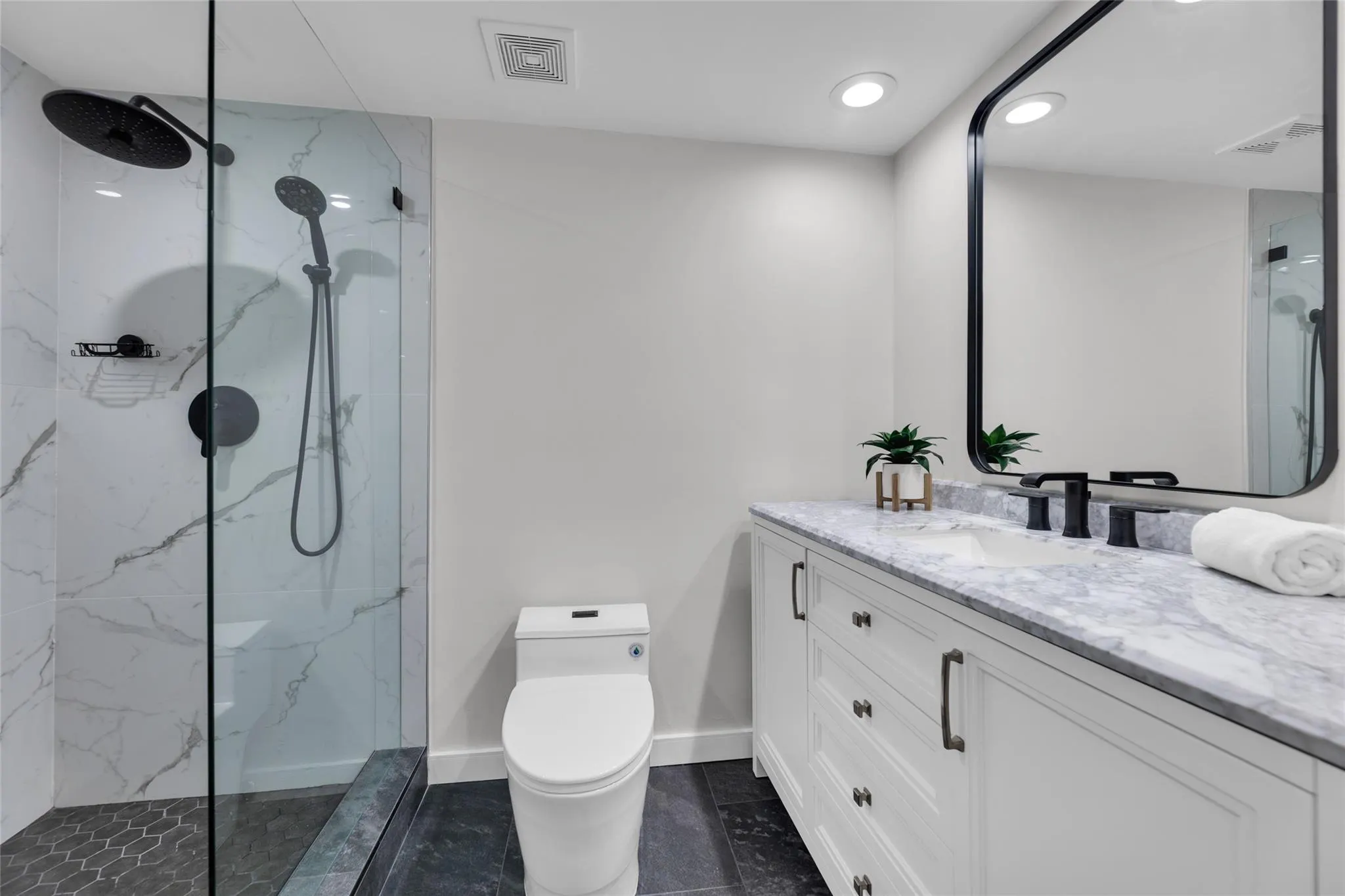 1167 Hillsboro Mile, #306