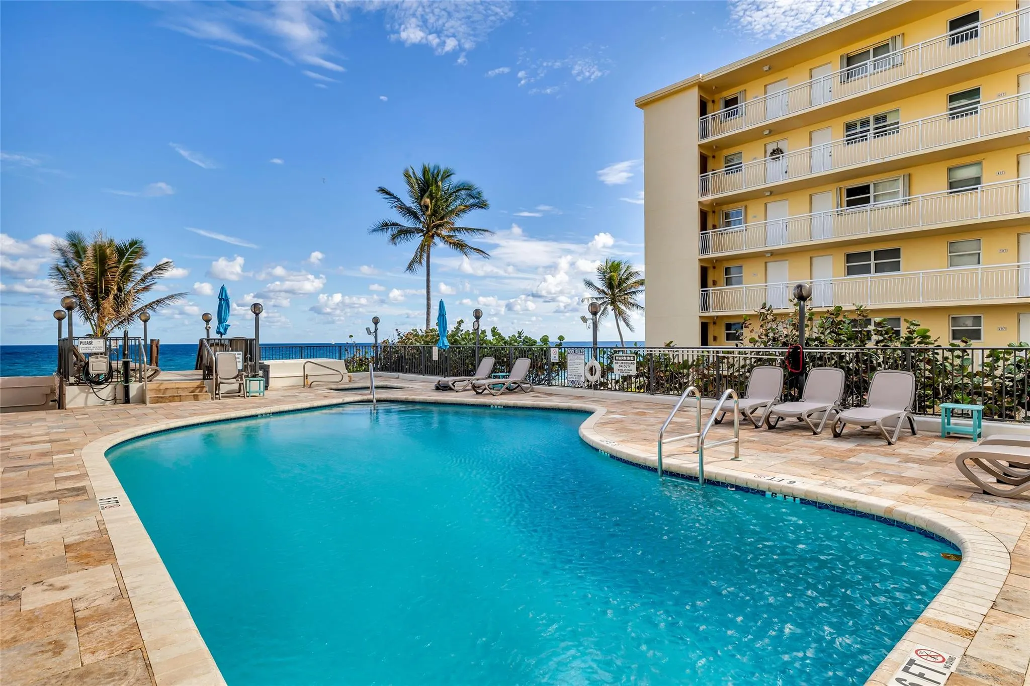 1167 Hillsboro Mile, #306
