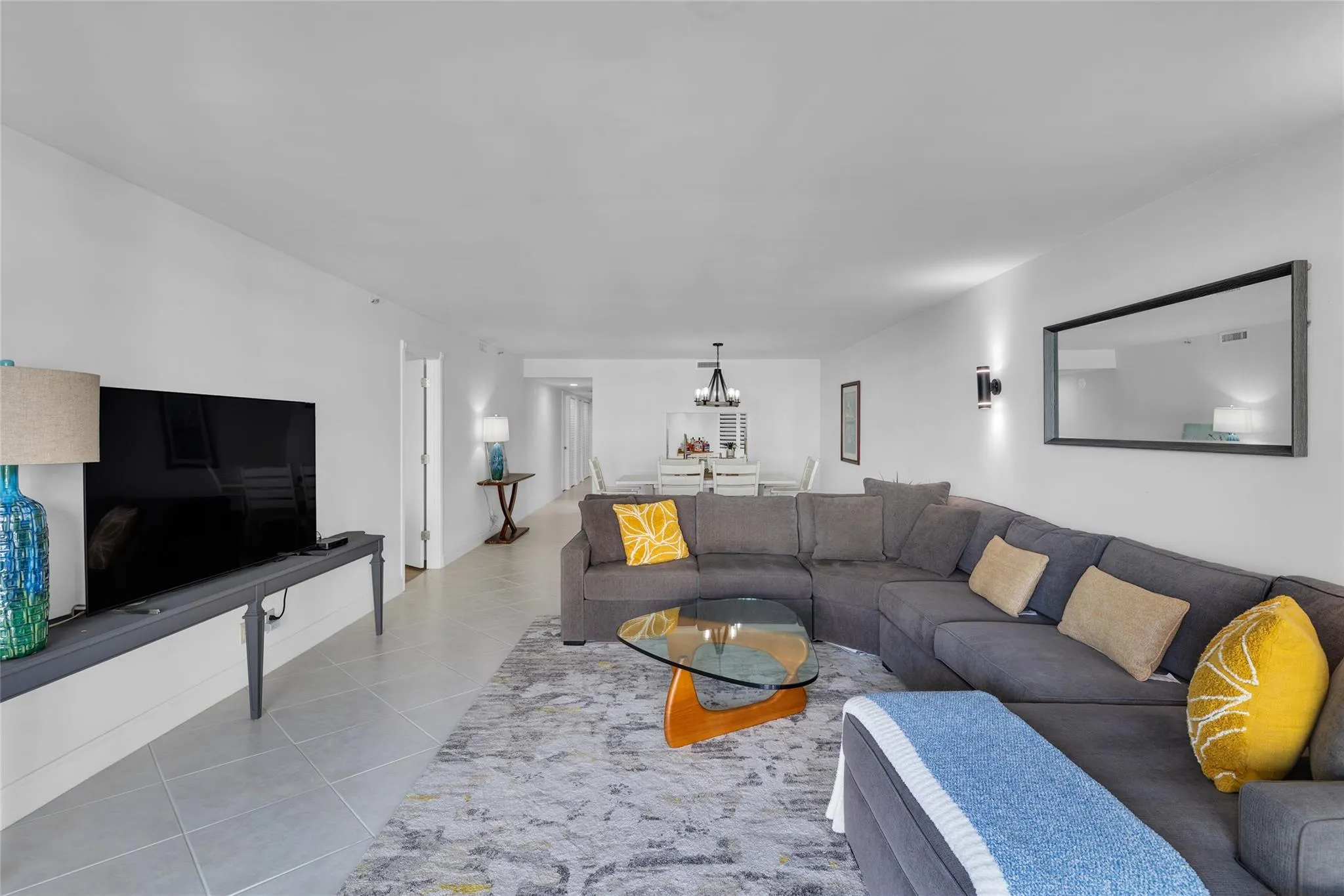 1167 Hillsboro Mile, #306