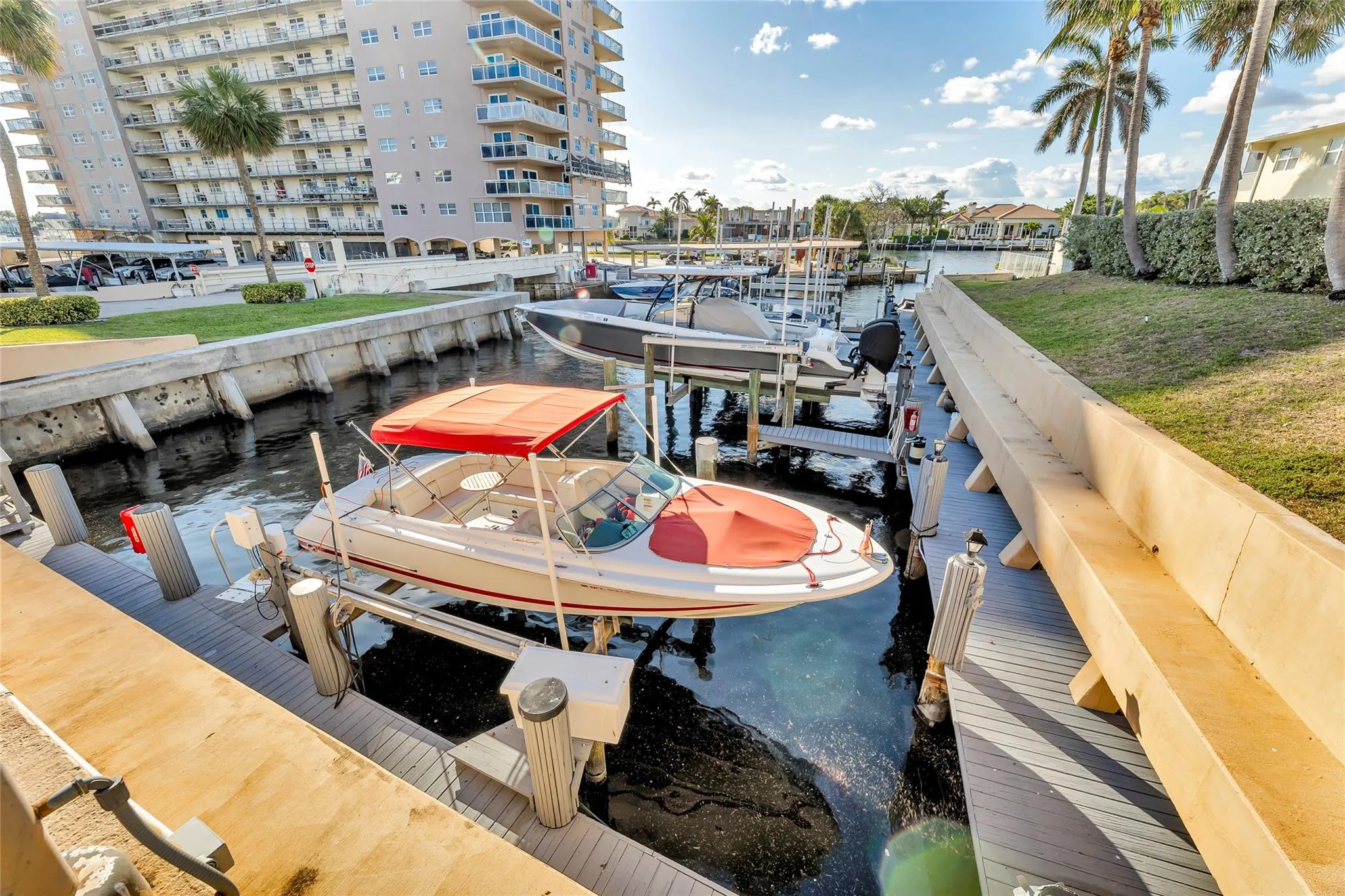 1167 Hillsboro Mile, #306