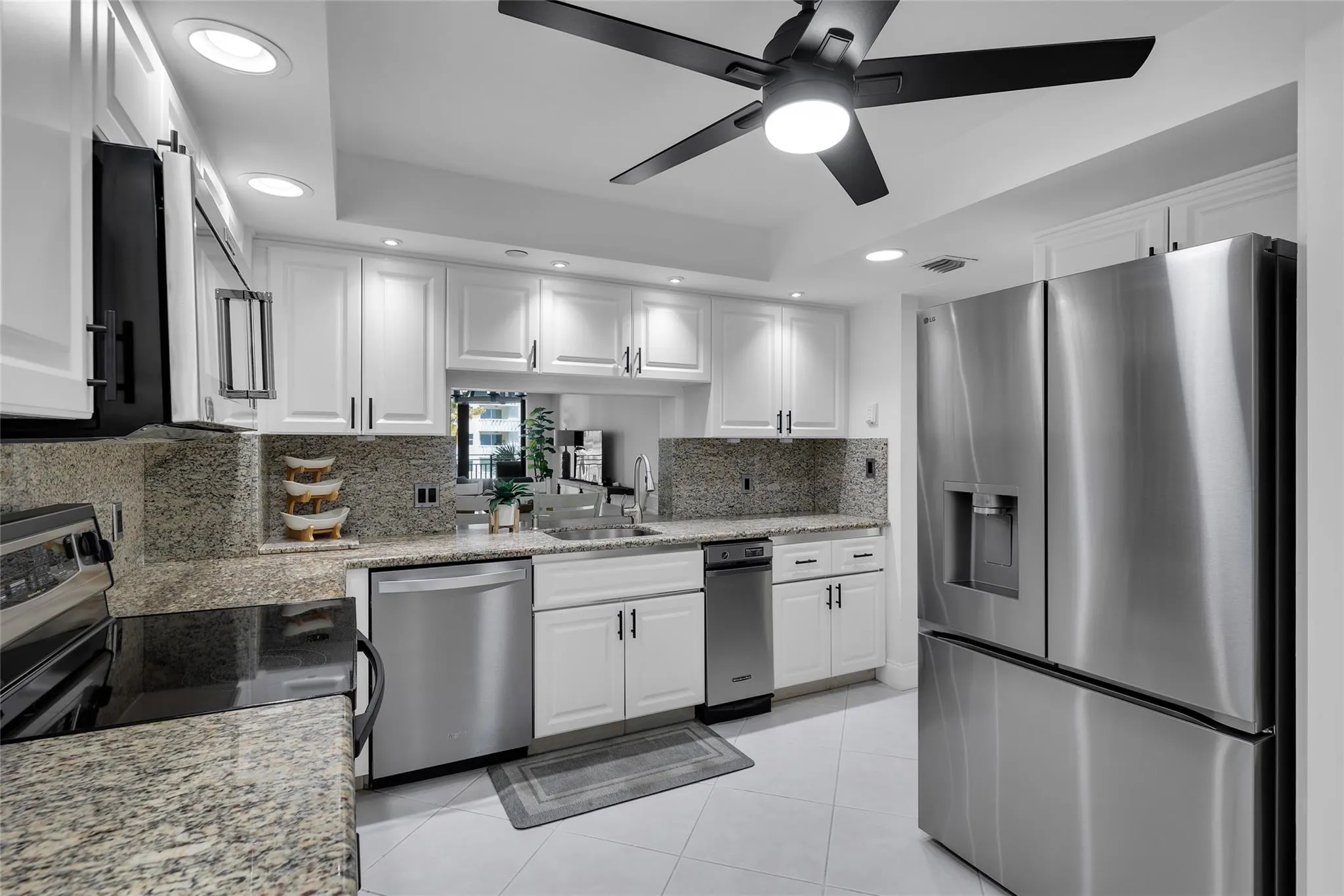1167 Hillsboro Mile, #306