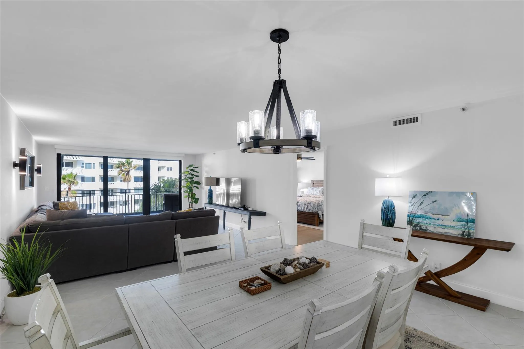 1167 Hillsboro Mile, #306