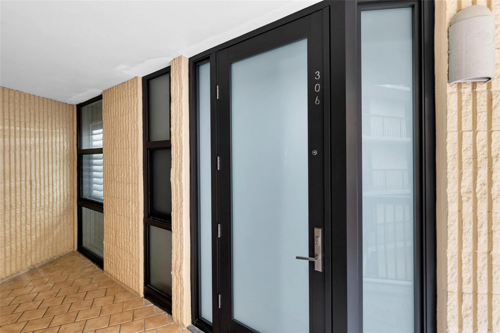 1167 Hillsboro Mile, #306
