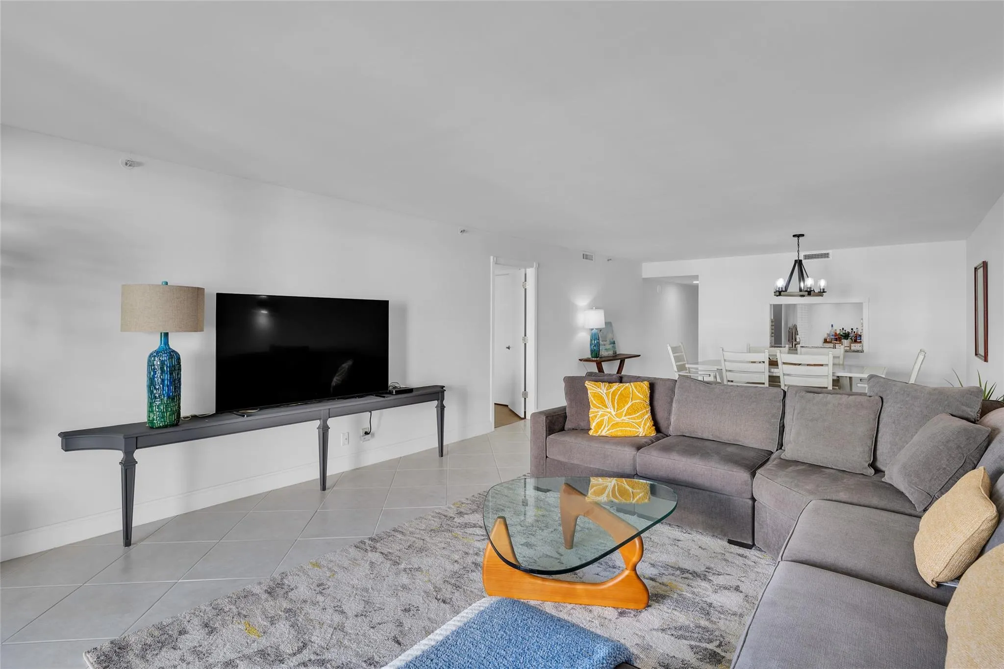 1167 Hillsboro Mile, #306