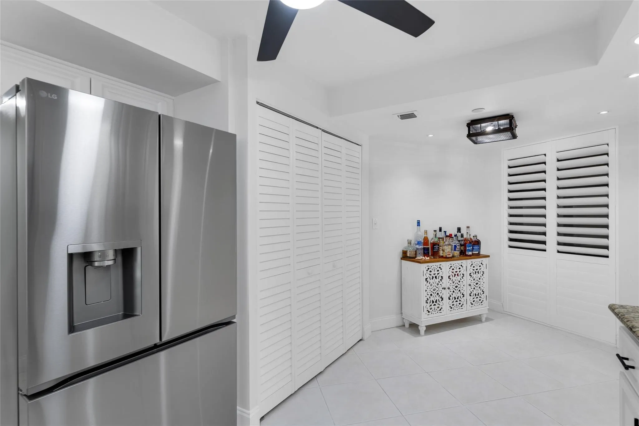 1167 Hillsboro Mile, #306