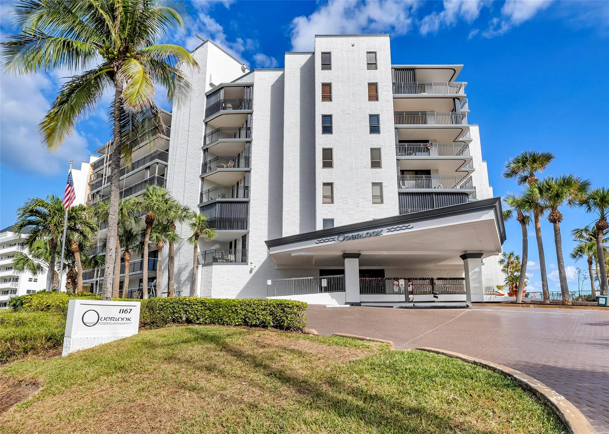 1167 Hillsboro Mile, #306