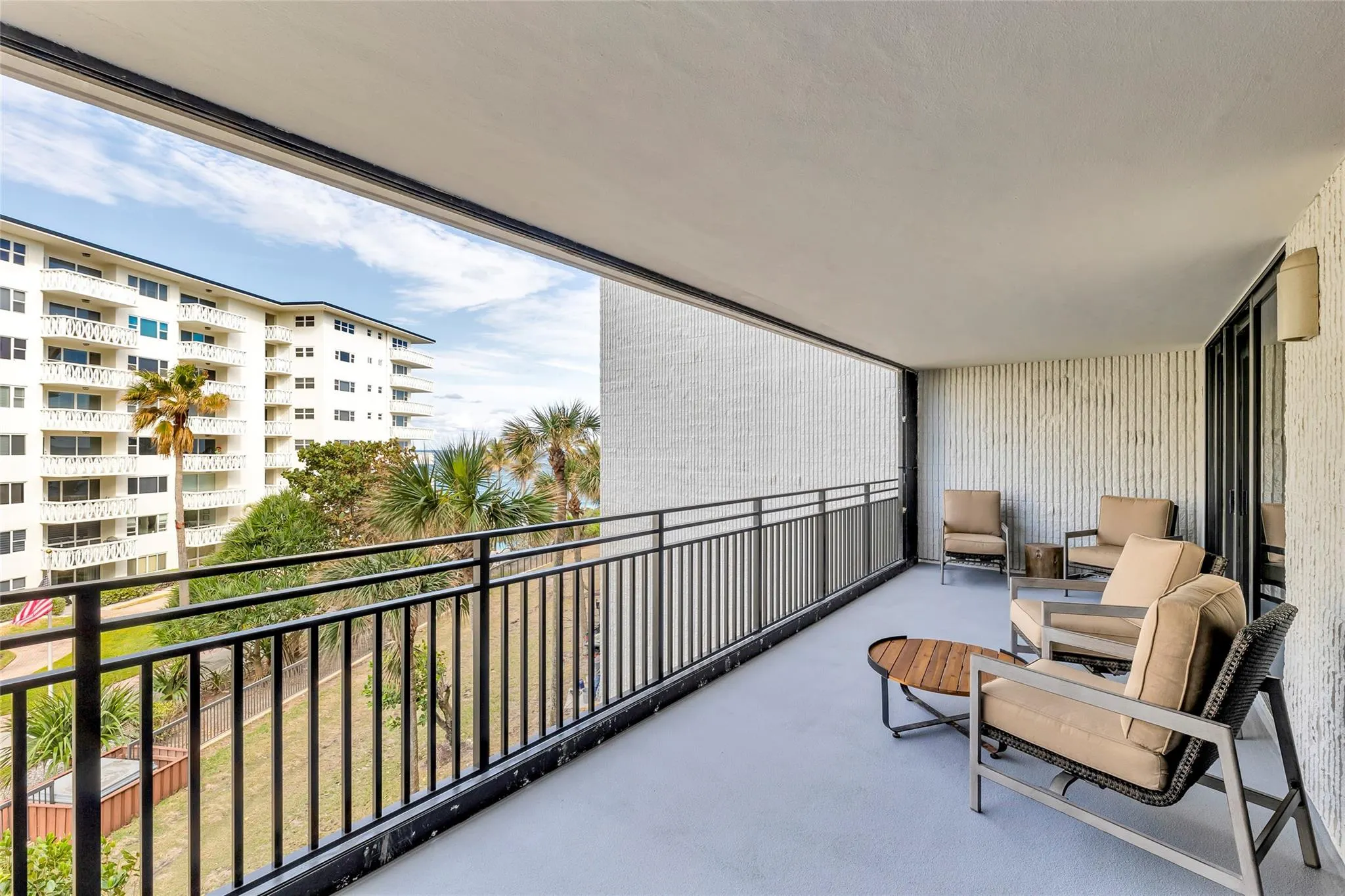 1167 Hillsboro Mile, #306