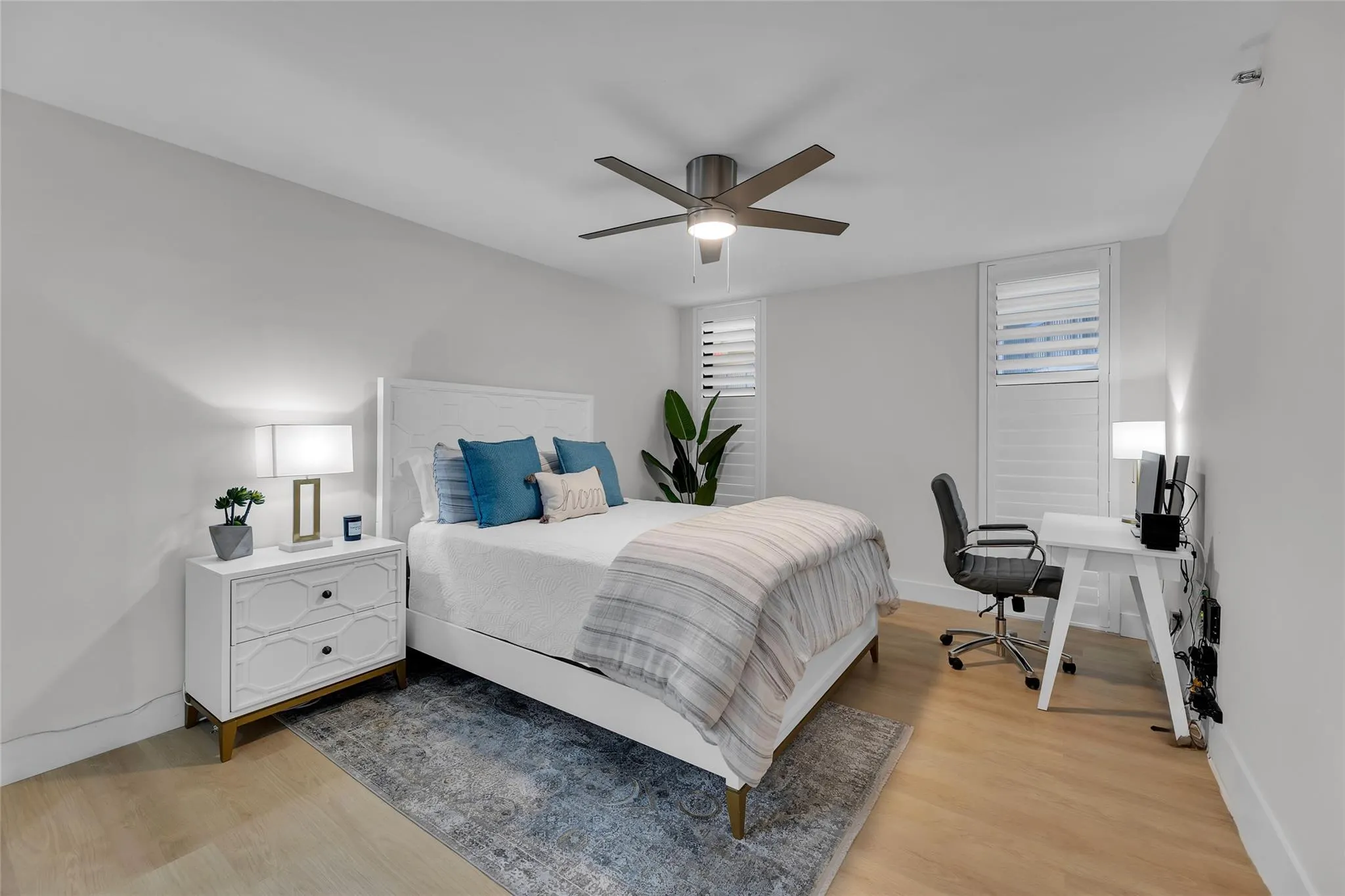 1167 Hillsboro Mile, #306