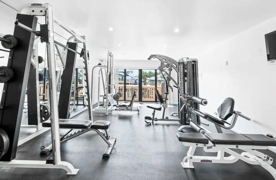 1167 Hillsboro Mile, #306