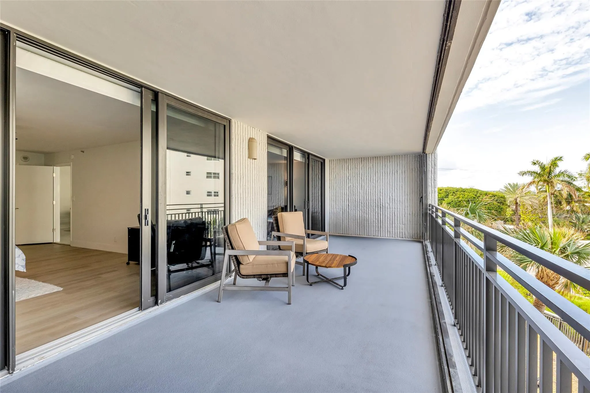 1167 Hillsboro Mile, #306