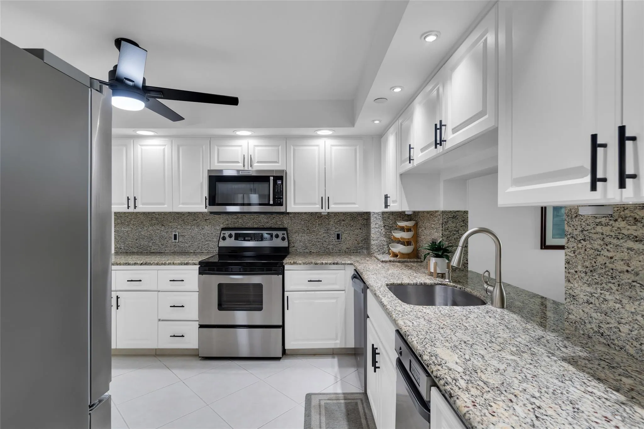 1167 Hillsboro Mile, #306