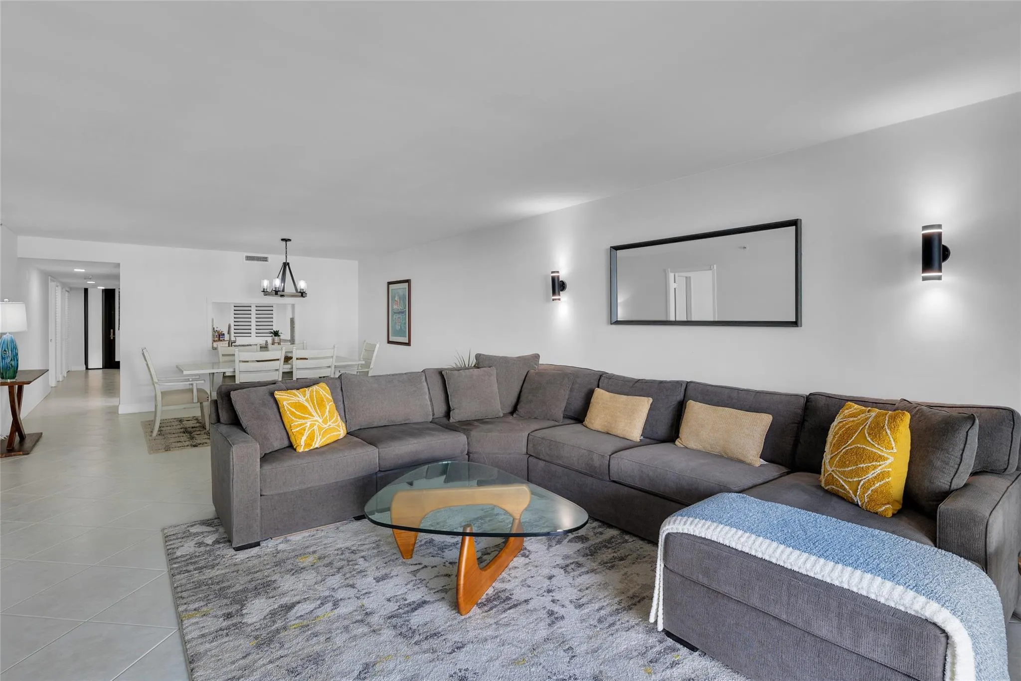 1167 Hillsboro Mile, #306