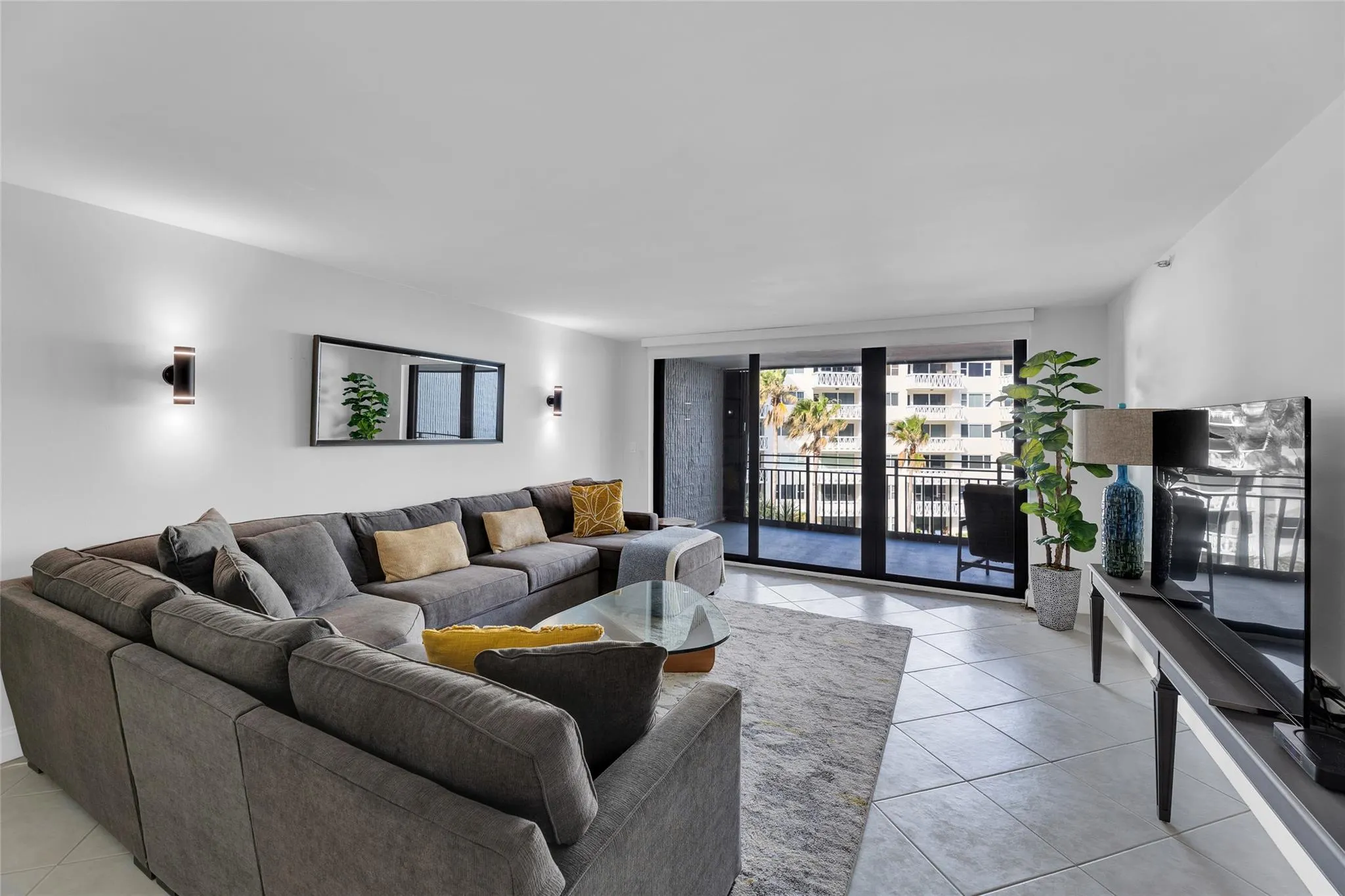 1167 Hillsboro Mile, #306