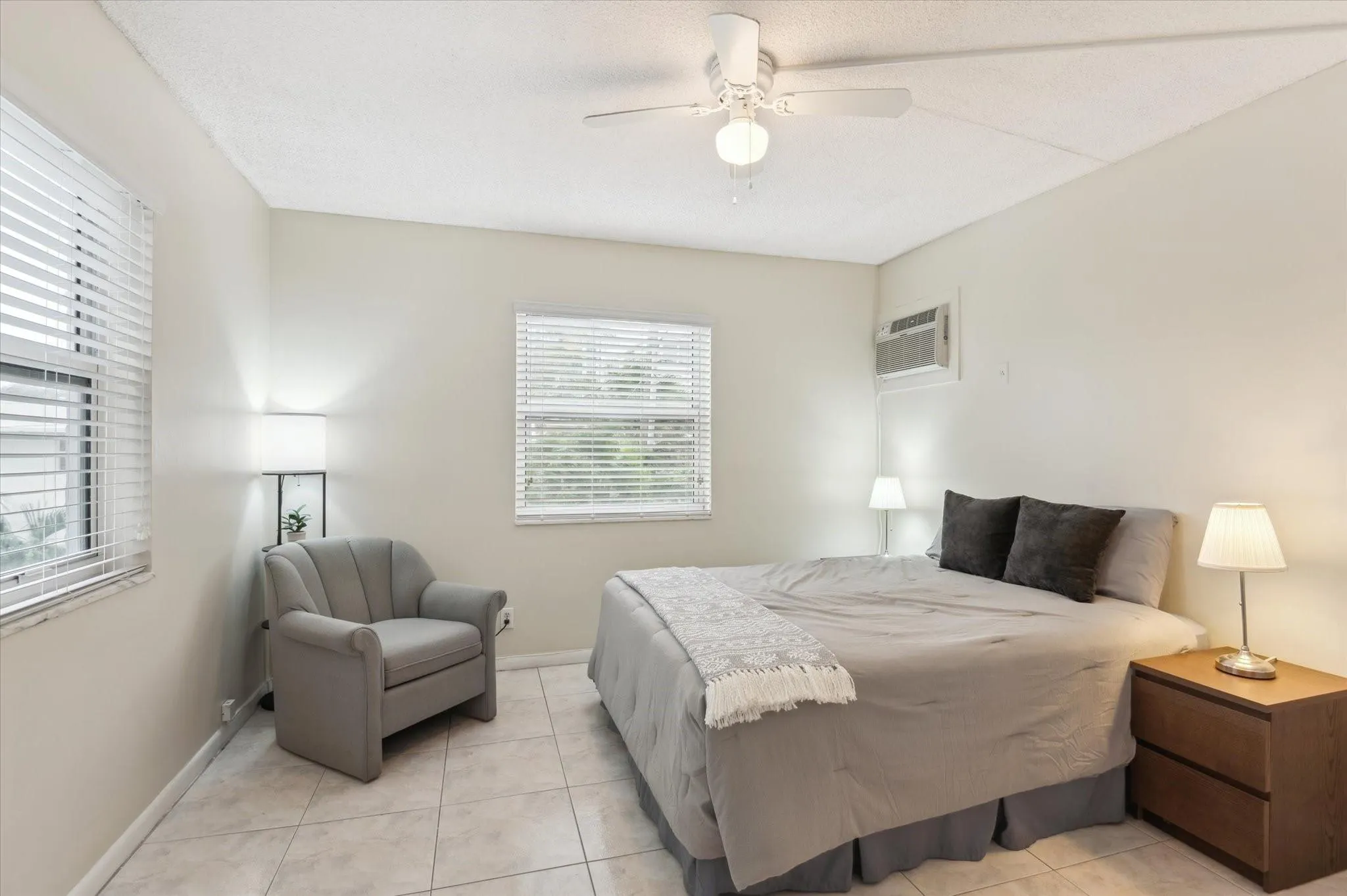 720 Orton Ave, #206