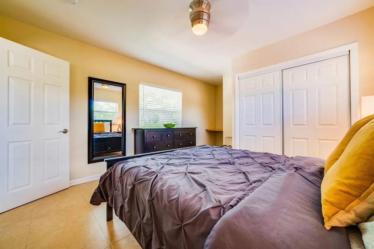 1115 NE 15th Ave