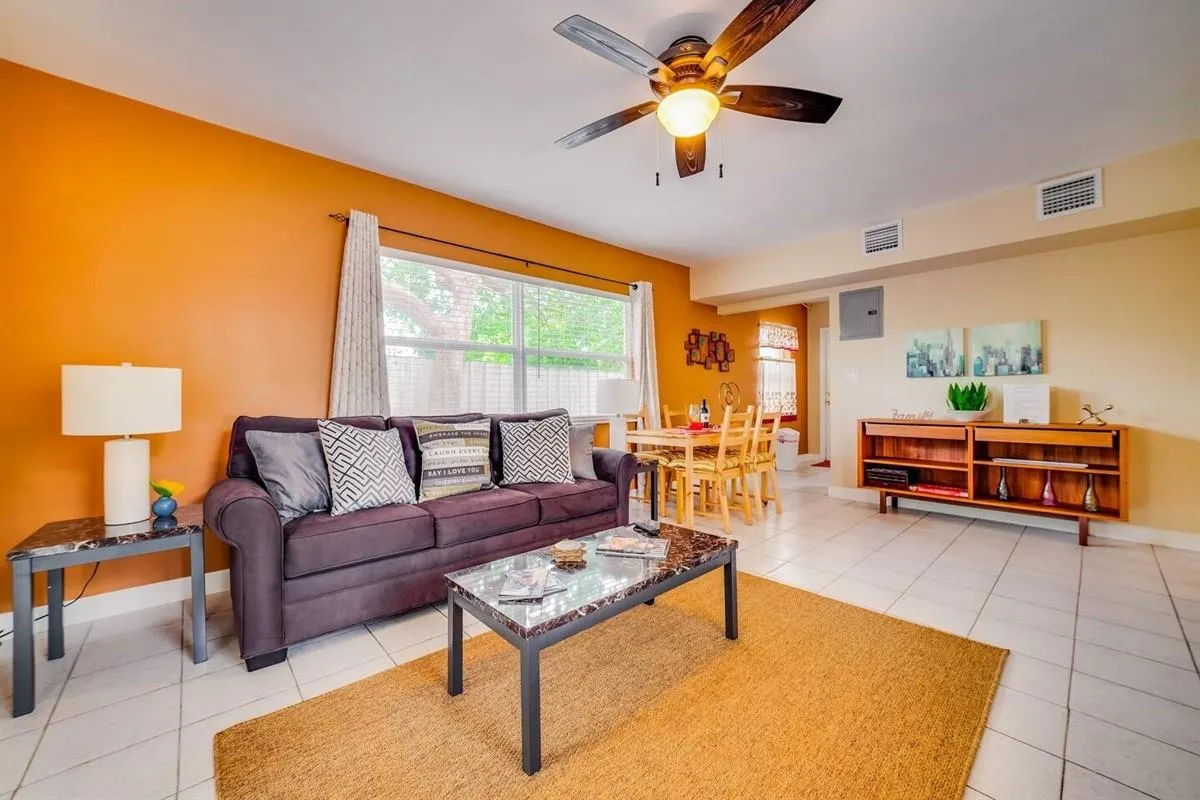 1115 NE 15th Ave