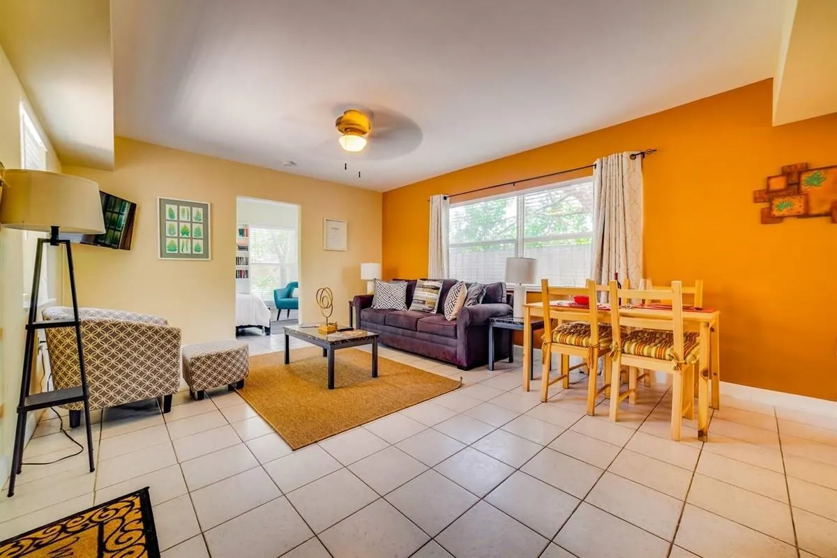 1115 NE 15th Ave