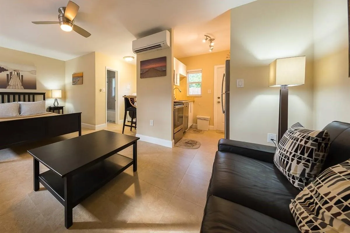 1115 NE 15th Ave