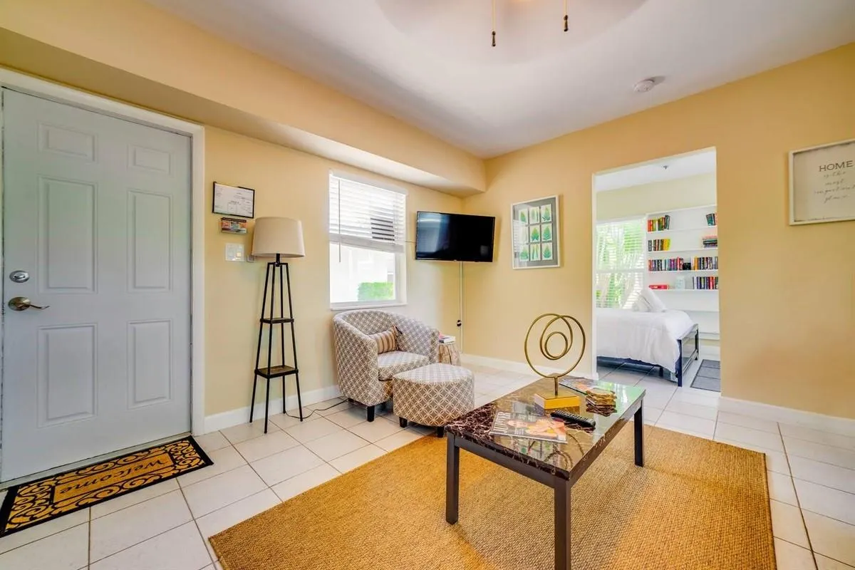 1115 NE 15th Ave