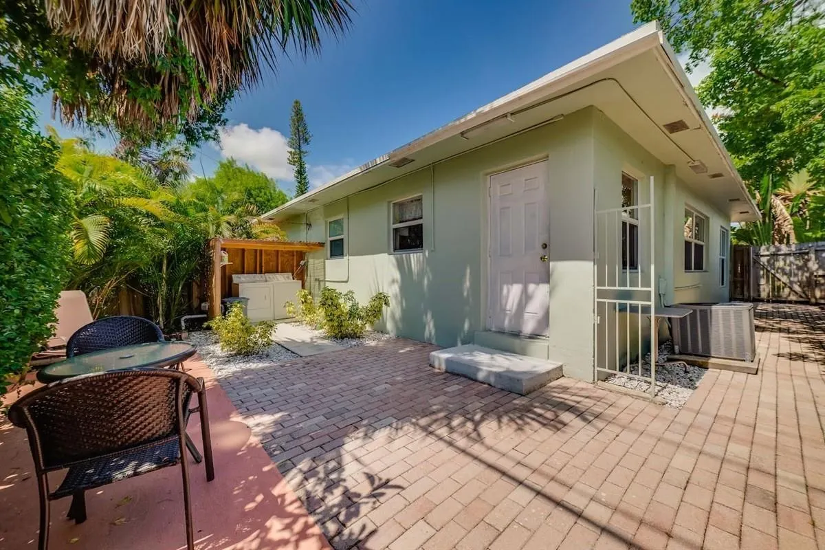 1115 NE 15th Ave