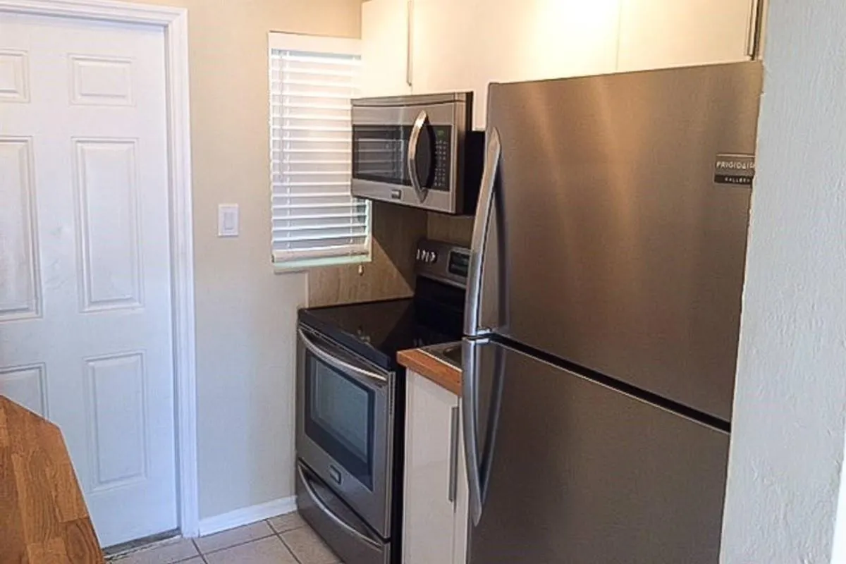 1115 NE 15th Ave