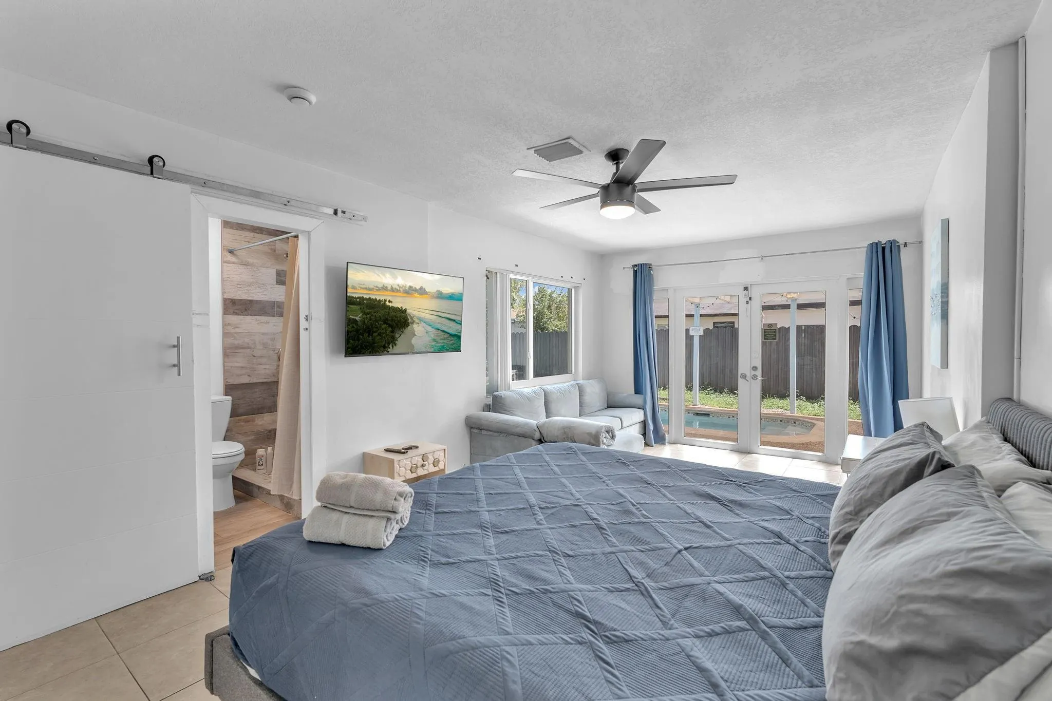 1121 N 66th Ter